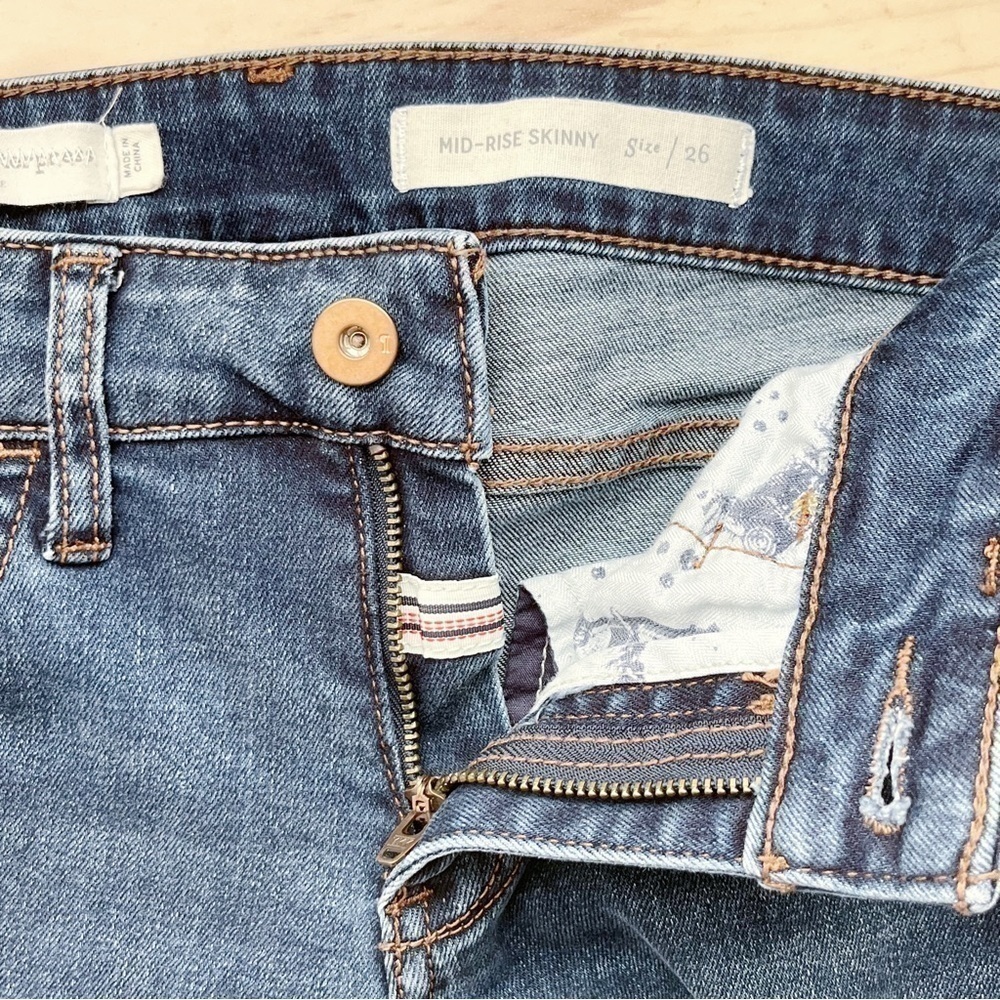 Anthropologie Pilcro‎ Midrise Skinny Jeans with Hem Slit, Size 26 - Picture 4 of 13